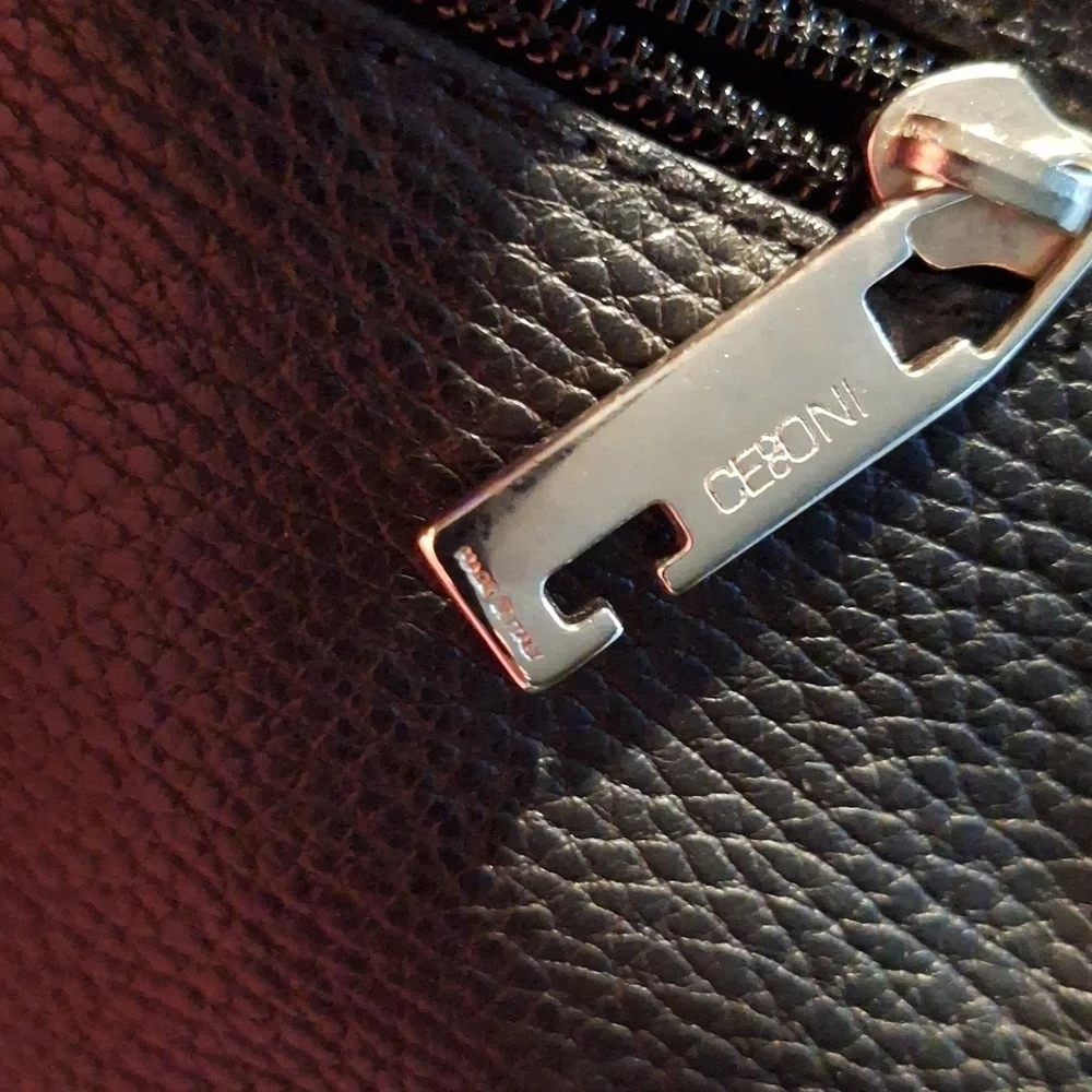 Italian leather Ceoni Piero purse.